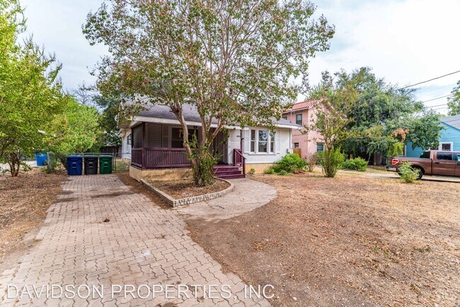 Building Photo - 2 br, 1 bath House - 469 E Magnolia Ave