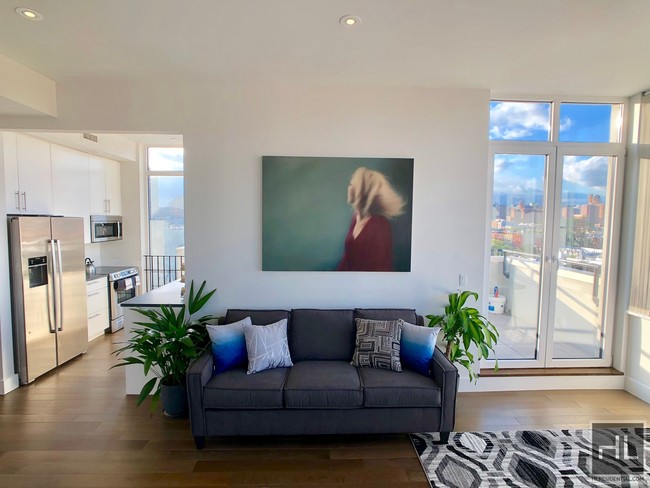 Building Photo - Penthouse with 475 sq ft wrap around terrace