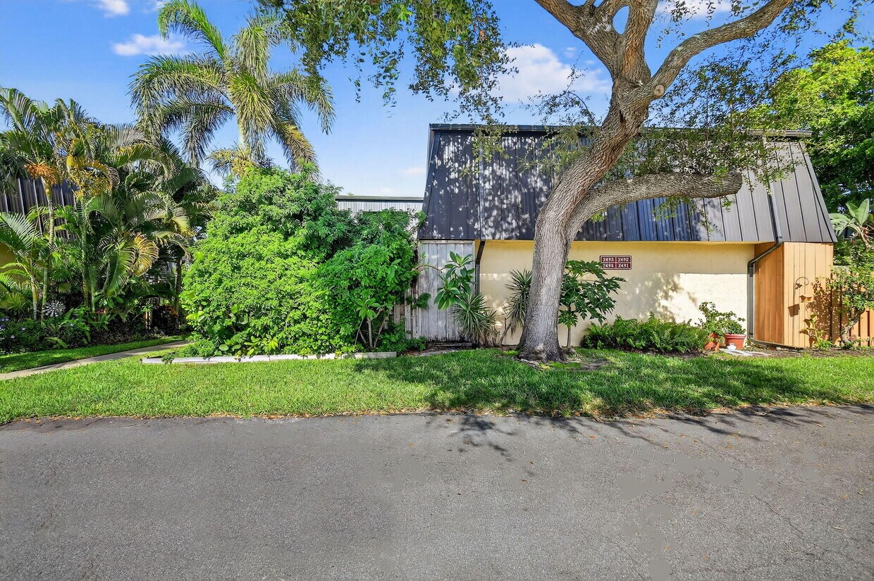 Primary Photo - 2494 Waterside Dr
