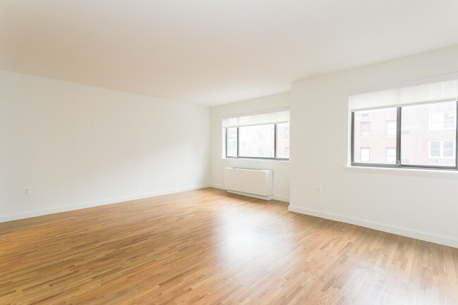 Building Photo - 309 W 30th St