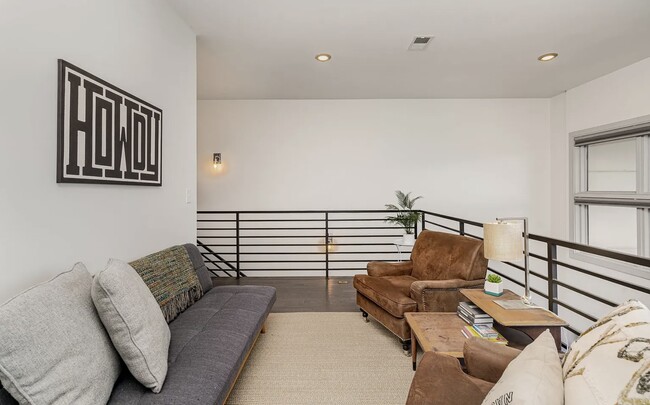 Photo - 1011A Southside Ave Apartments