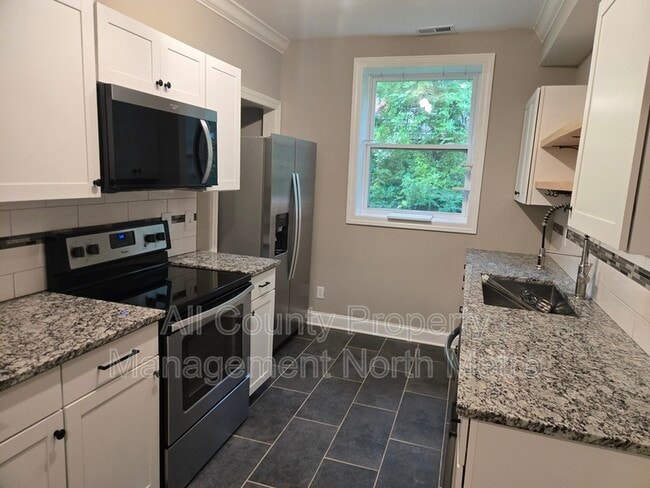 Foto del edificio - 545 Lakeview Dr