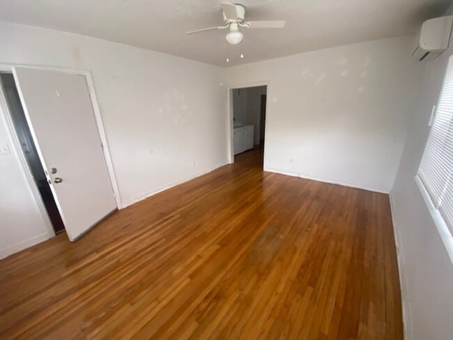 Foto del edificio - 2136 College St