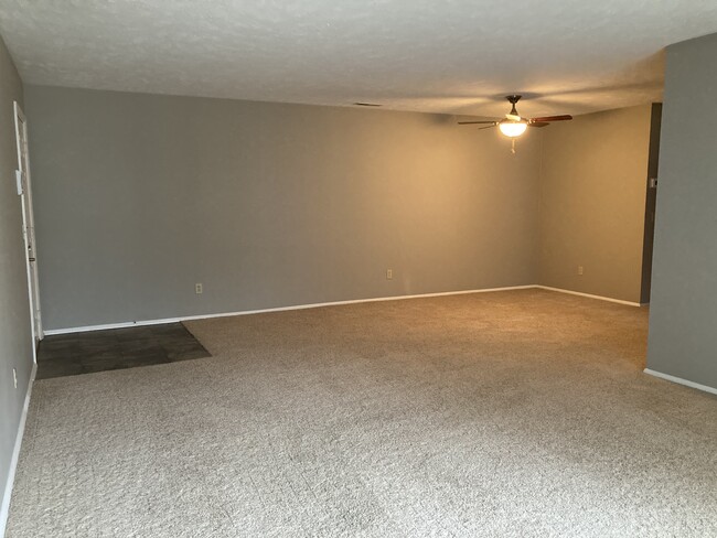 Building Photo - 27087 Oakwood Cir