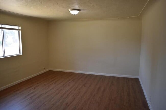 Building Photo - 2991 Oleander Ave