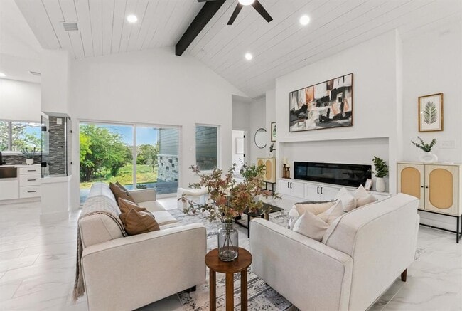 Building Photo - 418 Bedford Dr