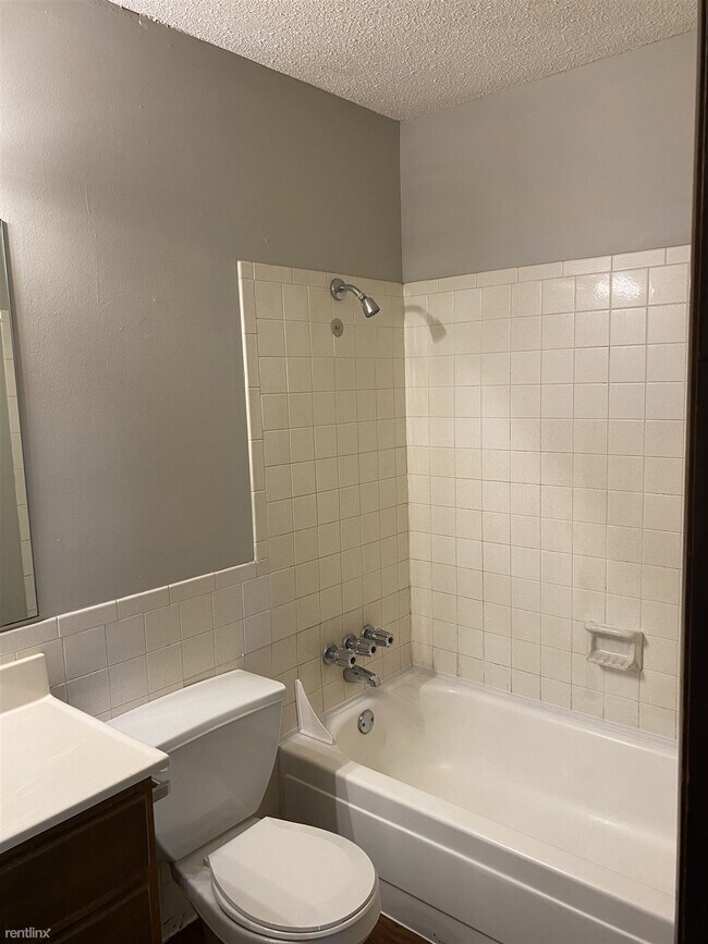 Foto del edificio - 1 br, 1 bath 4plex - 2200 South M Street D
