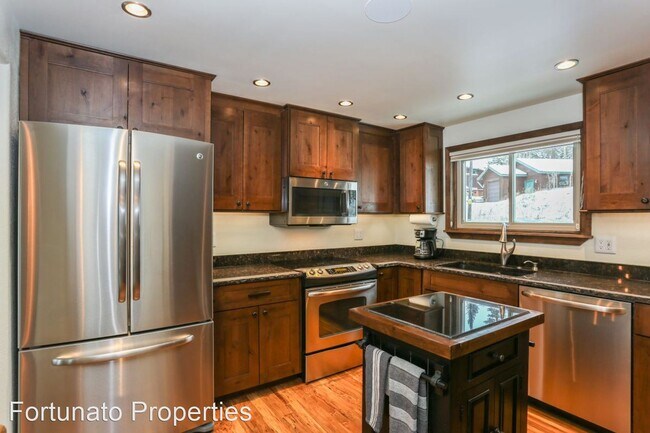 Building Photo - 3 br, 2 bath House - 1250 Baldy Rd