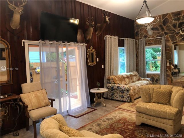 Foto principal - 821 SW 4th Ct