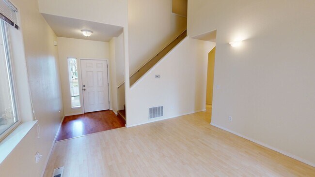 Foto del edificio - No Deposit w/ RHINO! Two En-Suites! LVT Pl...