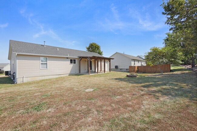 Foto del edificio - 128 Brookshire Creek Dr