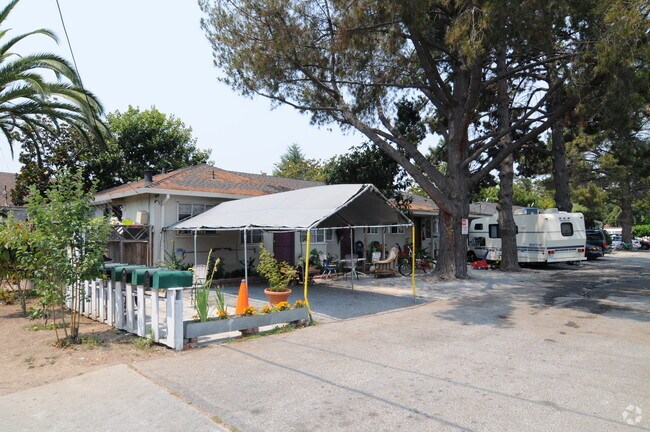 Building Photo - 574 Escuela Ave