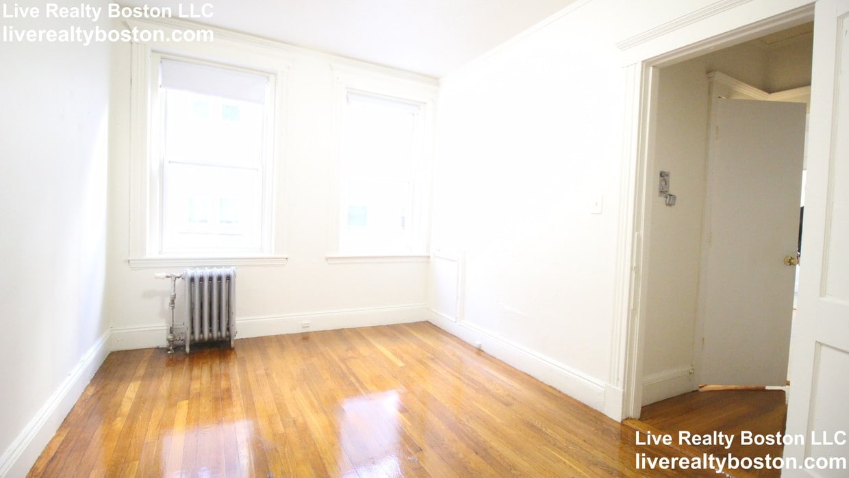 Primary Photo - 235 Park Dr