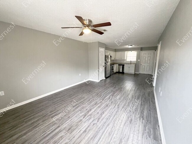 Building Photo - 1800 Labette Manor Dr