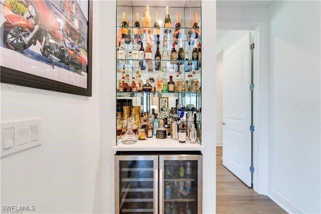 Foto del edificio - 12814 Hawkins Dr