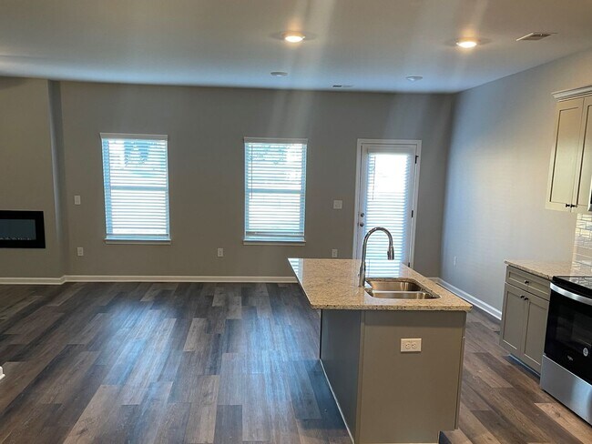 Building Photo - 793 Emporia Loop