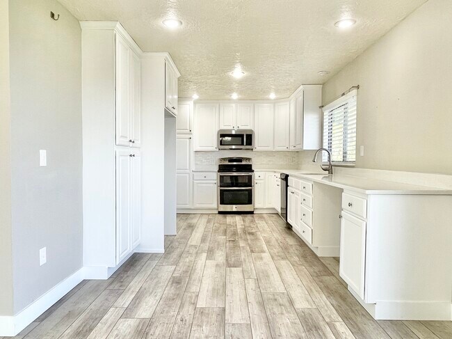 Building Photo - 650 Lacey Way