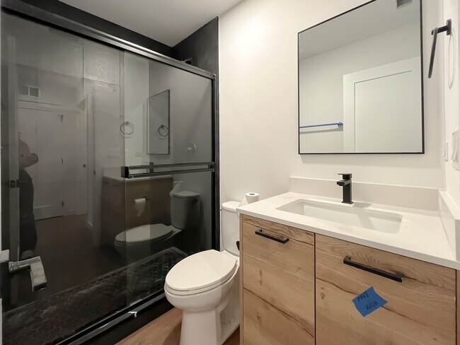 Foto del edificio - 3710 N Kenmore Ave