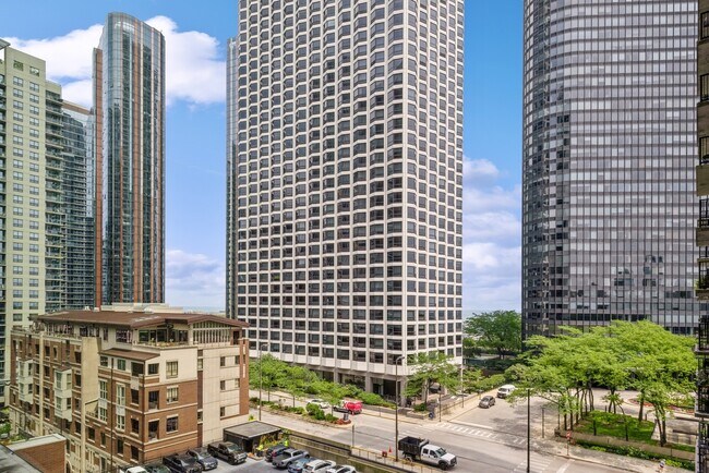 Building Photo - 400 E Randolph St