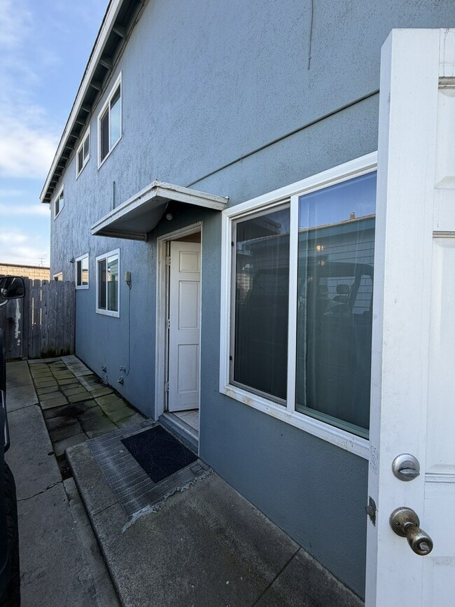 Foto del edificio - 618 Clubhouse Ave