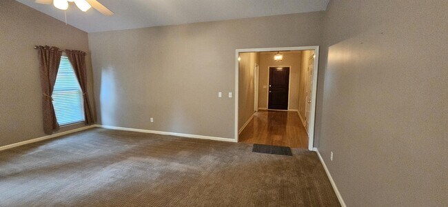Building Photo - 147 Muirfield Ln