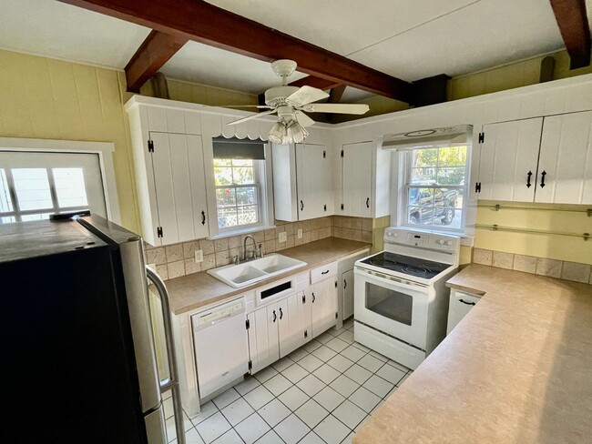 Foto del edificio - 2115 Belvedere Ave