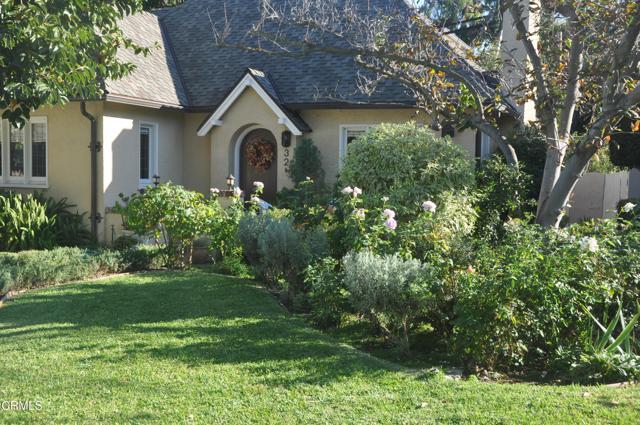 Building Photo - 32 Oak Knoll Gardens Dr