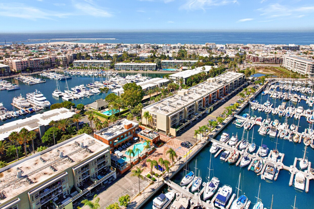 Harborside Marina Bay Apartments 14015 W Tahiti Way Marina Del Rey