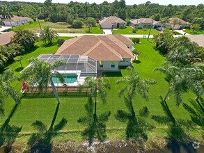 Building Photo - 811 Rotonda Cir