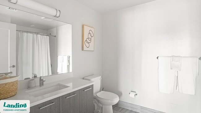 Foto del edificio - 698 NE 1st Ave