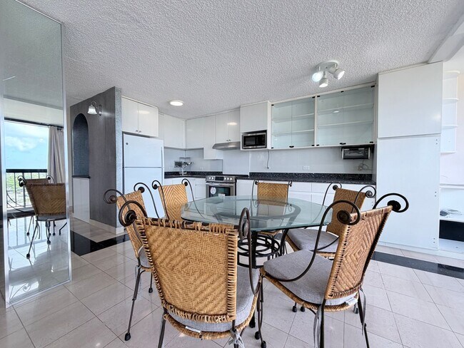 Foto del edificio - Kahala Towers 3BD/2BA Condo with 1 Parking – Available Now