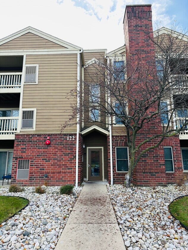 Primary Photo - 122 Glengarry Dr