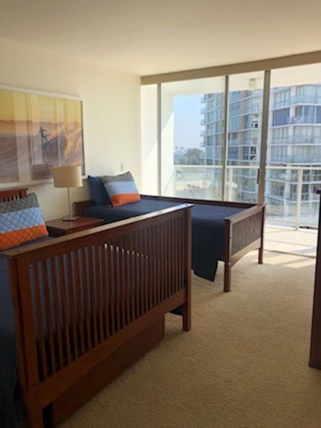 Building Photo - 1810 Avenida Del Mundo