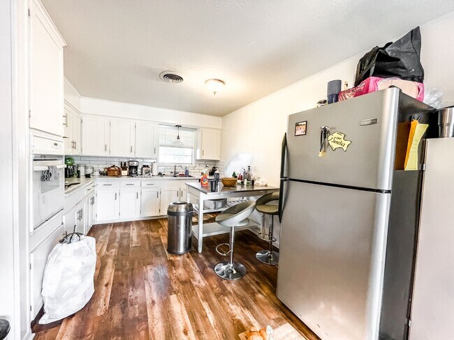 Foto del edificio - Adorable 4 Bed, 2 Bath Home for August 2026 Move In!