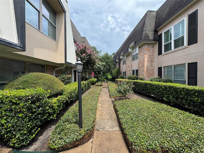 Building Photo - 1807 Stoney Brook Dr