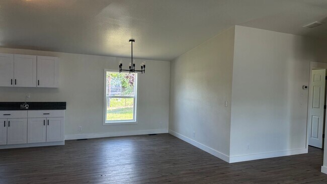 Foto del edificio - Beautifully Remodeled Home for Rent – Mode...