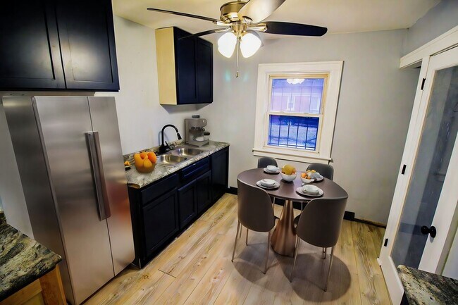 Foto del edificio - Large 4 Bedroom Home