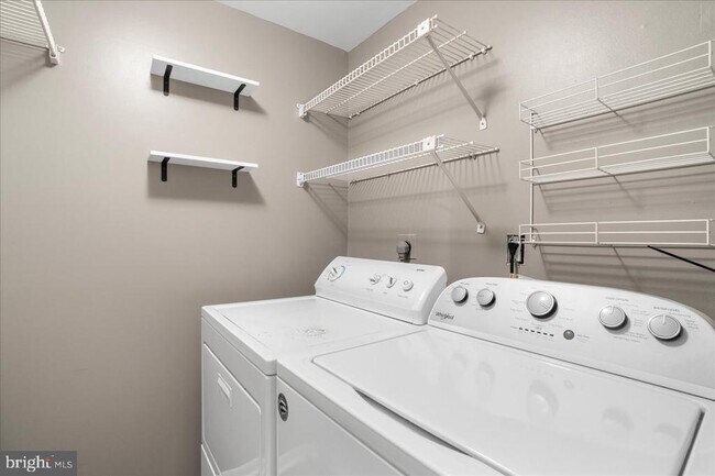 Building Photo - 73 Tennyson Dr