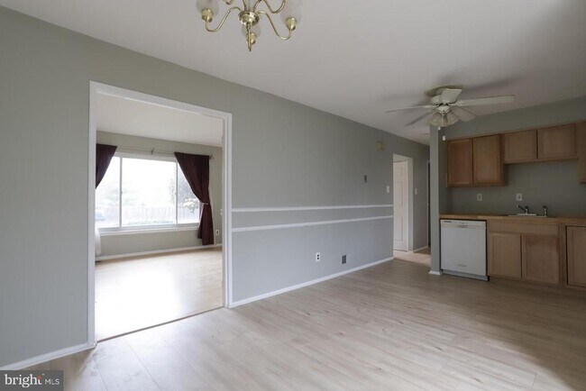 Foto del edificio - 1940 Arrowood Dr