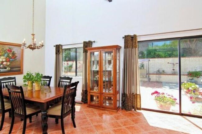 Foto del edificio - 5246 Calderon Rd