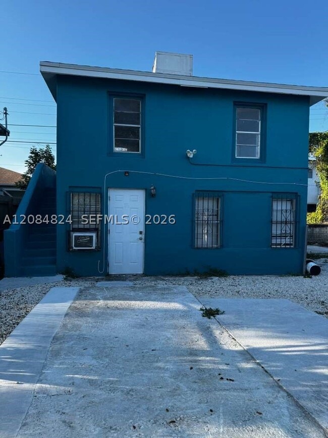 Building Photo - 1121 NW 40th St