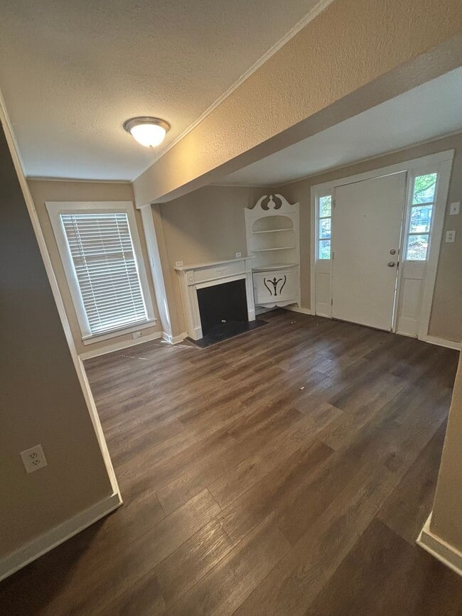 Building Photo - Beautiful One Bedroom Unit in Broadmoor