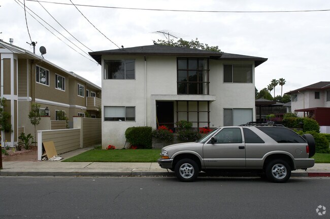 Building Photo - 729 Roble Ave