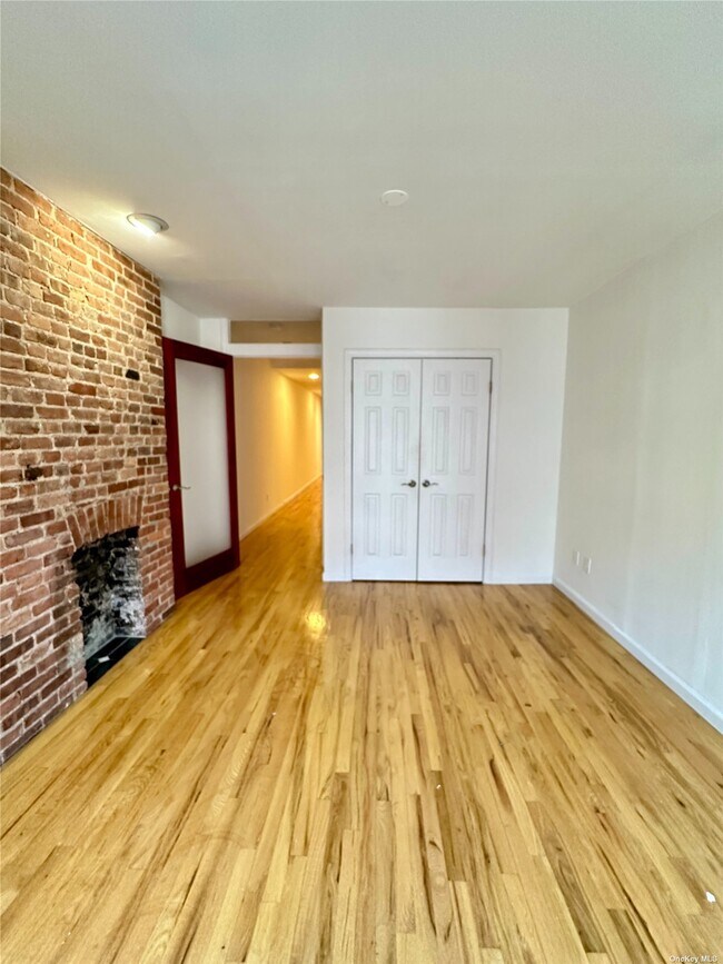 Building Photo - 528 W 46th St