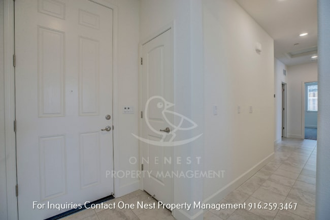 Building Photo - 250 Martos Ct