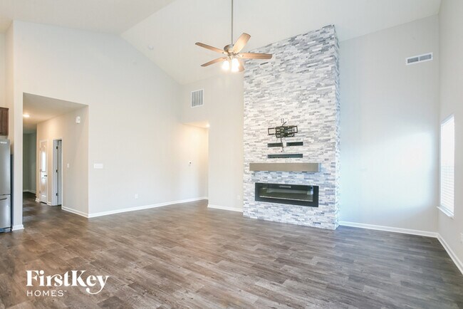 Foto del edificio - 6612 Laurelwood Dr