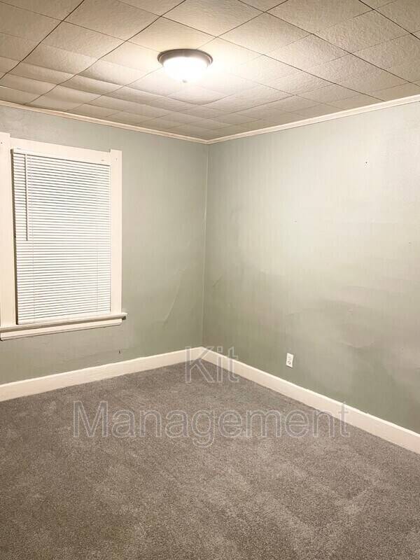 Foto del edificio - 4211 Burnham Ave