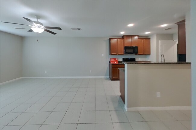 Building Photo - 801 Painted Bison Dr