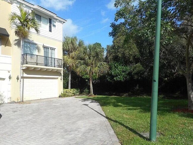 Foto del edificio - 520 NW 39th Cir