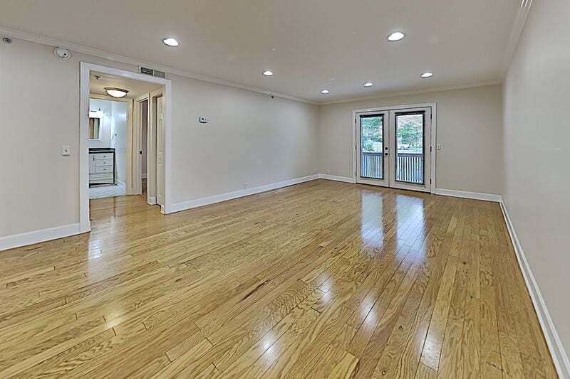 Primary Photo - 525 N Dupont Ave